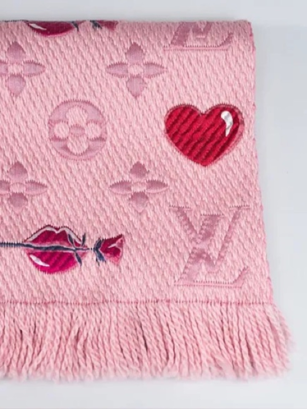 🔥100% Authentic LOUIS VUITTON
Rose Wool/Silk Logomania A La Folie Scarf🔥